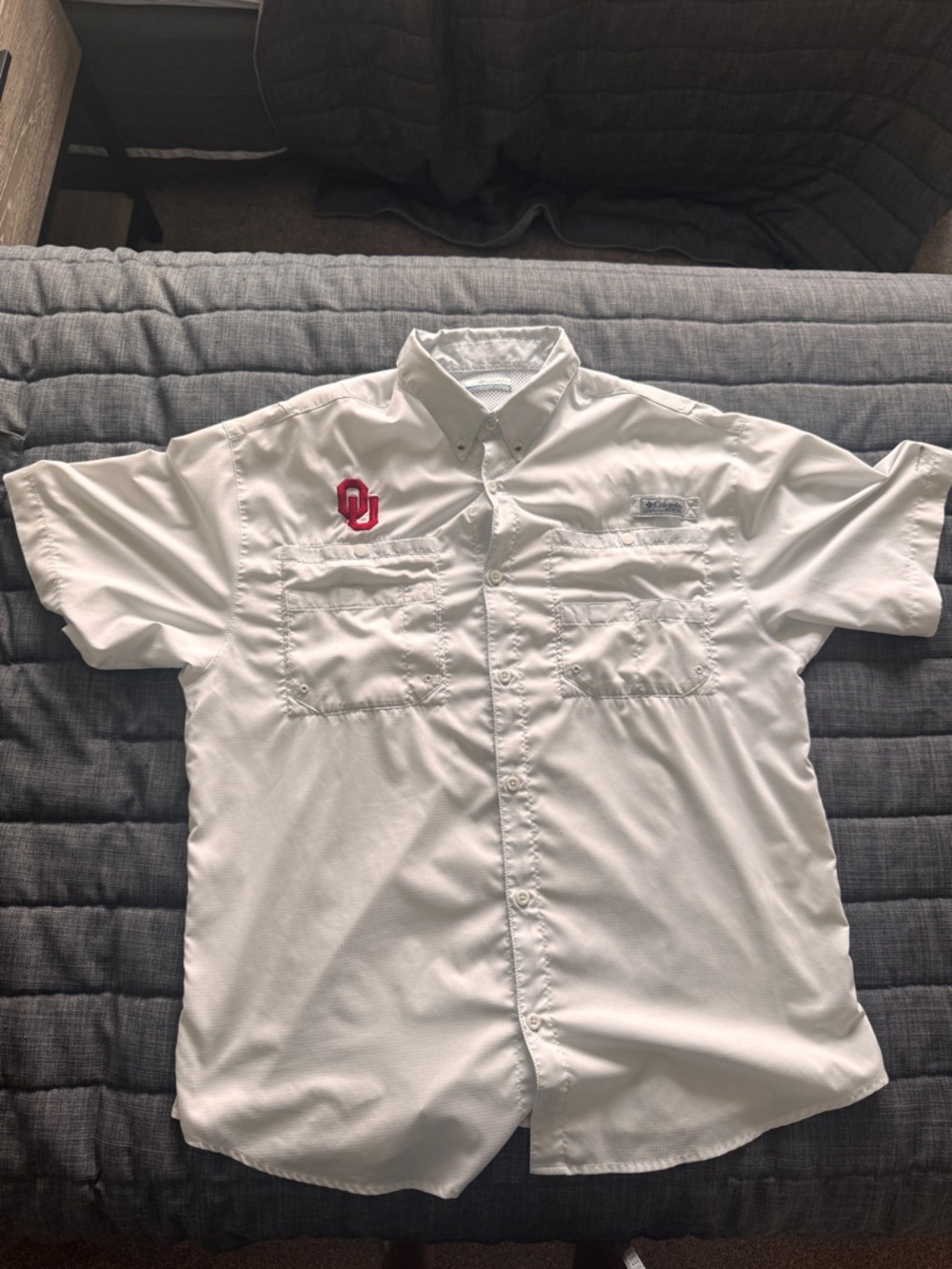 Columbia Men’s White Short-Sleeve Button-Down Shirt with Red OU Logo